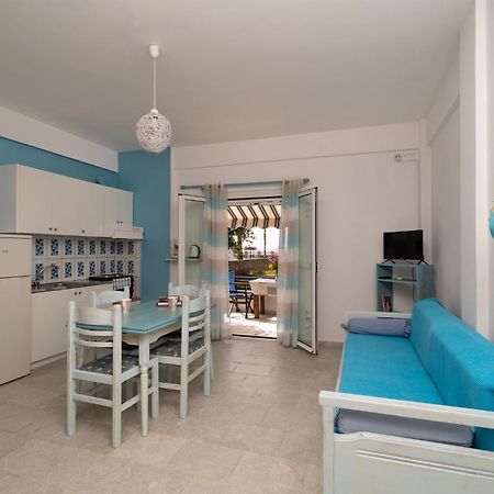 Blue Houses Apartments Finikounta Dış mekan fotoğraf